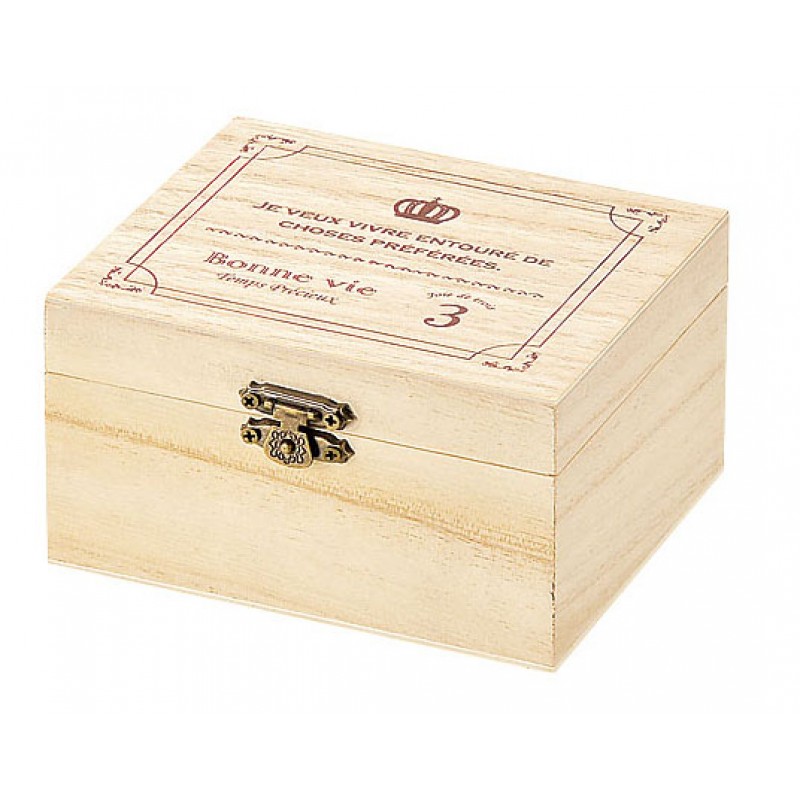 Box with wooden lid
